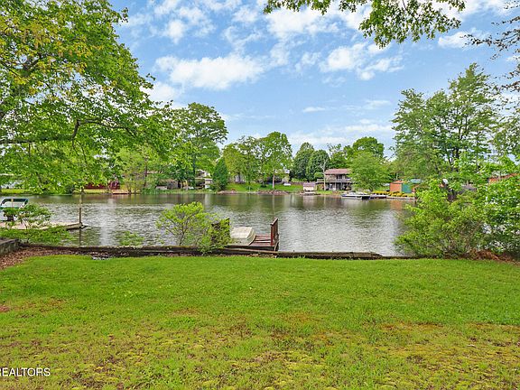 3rd image of 12 Linger Lake Ln