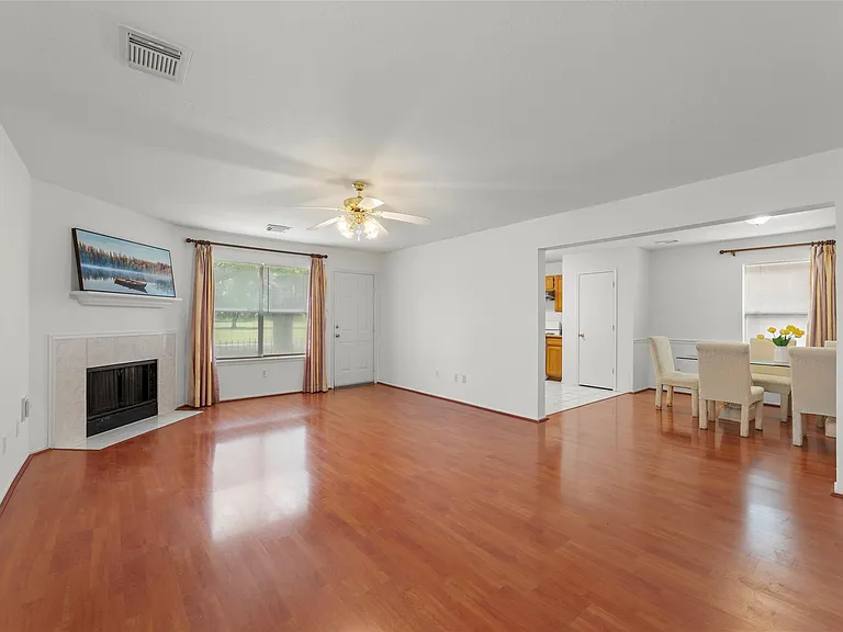 8252 Golf Green Cir — Photo 3