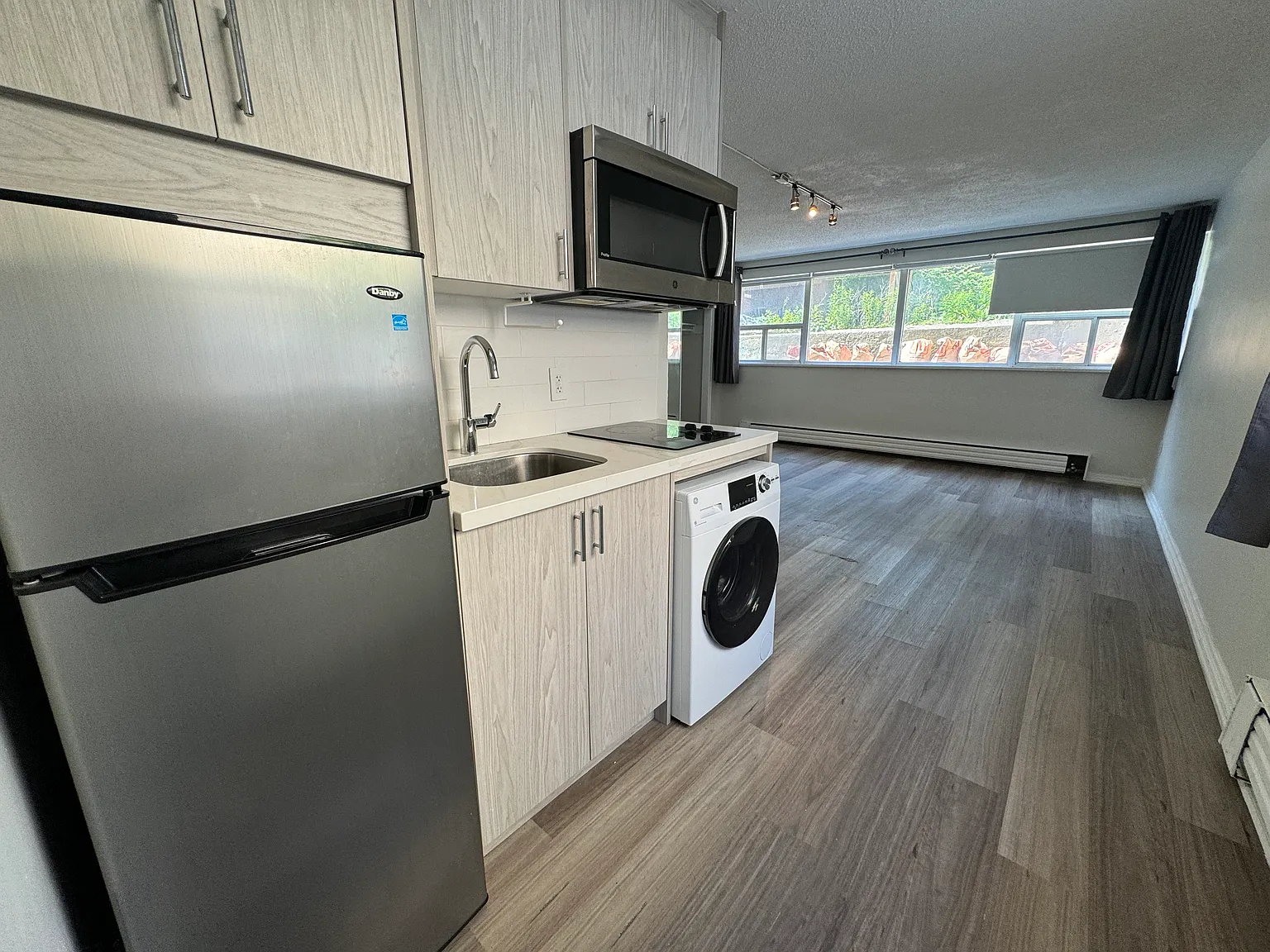 140 Springhurst Ave - 3 — Photo 2