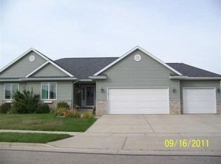 2225 Meadow Grn, Stoughton, WI 53589