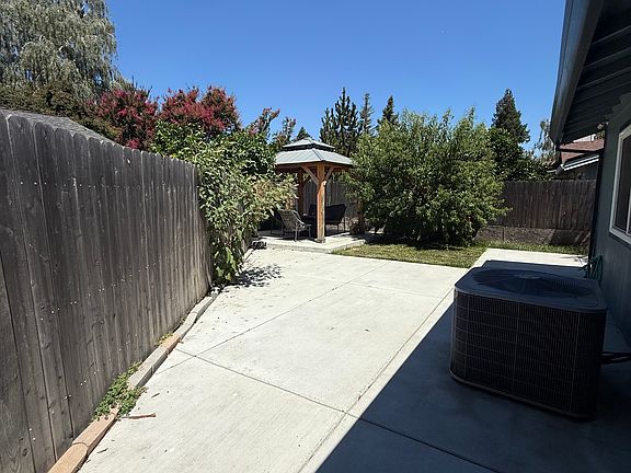 5th image of 818 Portugal Way