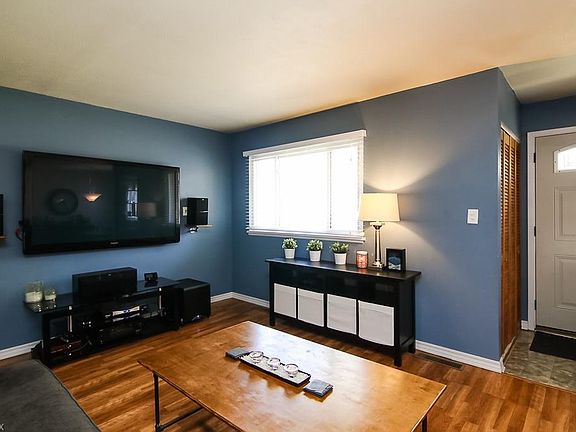 4th image of 351 Hemlock Dr