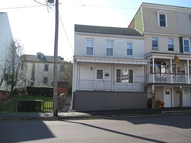 2nd image of 1010 Walnut St