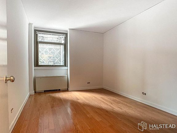 3rd image of 4 Park Ave APT 20O
