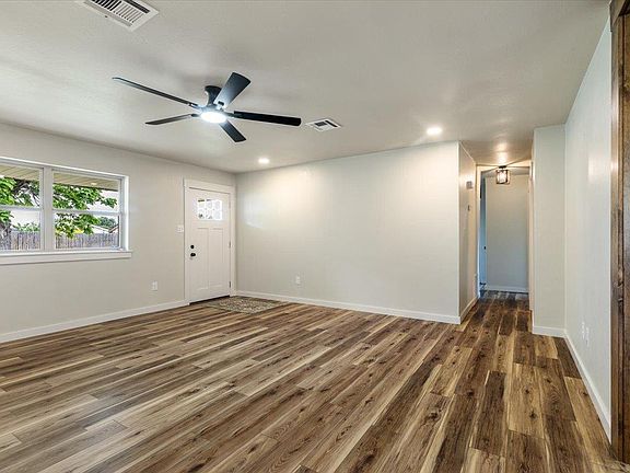 5th image of 102 E D Ave