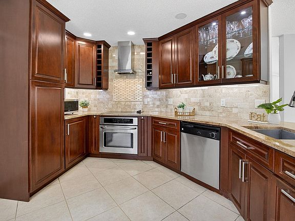 2nd image of 9901 Majorca Place