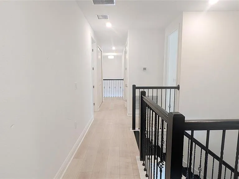 15614 Vetta Dr — Photo 28