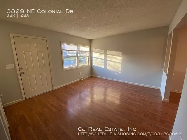 3 bed, 1.5 bath, $1,325 — Photo 3