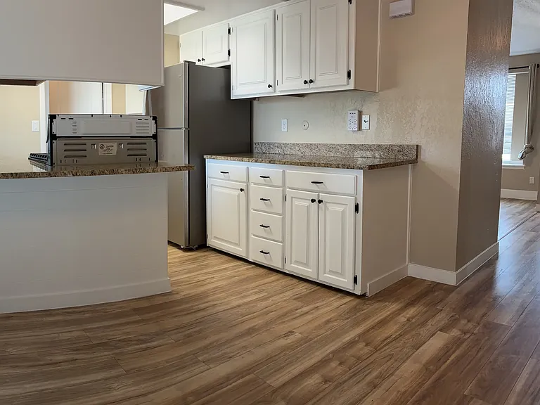 5527 Carousel Dr — Photo 8