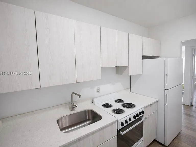 7600 Dickens Ave #2 — Photo 1
