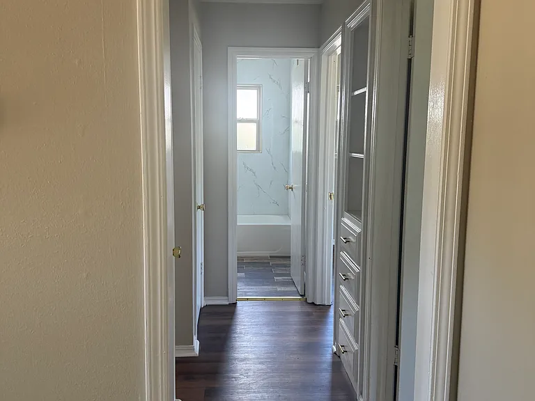1304 Locust Dr — Photo 9