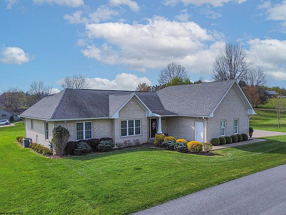 3rd image of 7 Tresara Dr
