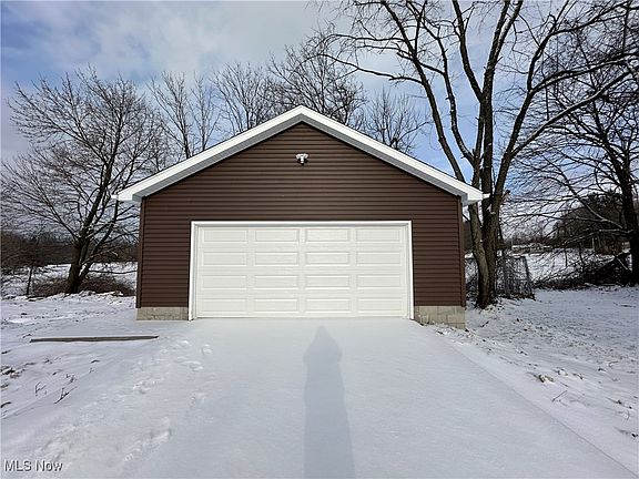 3rd image of 950 Bonnie Brae Ave