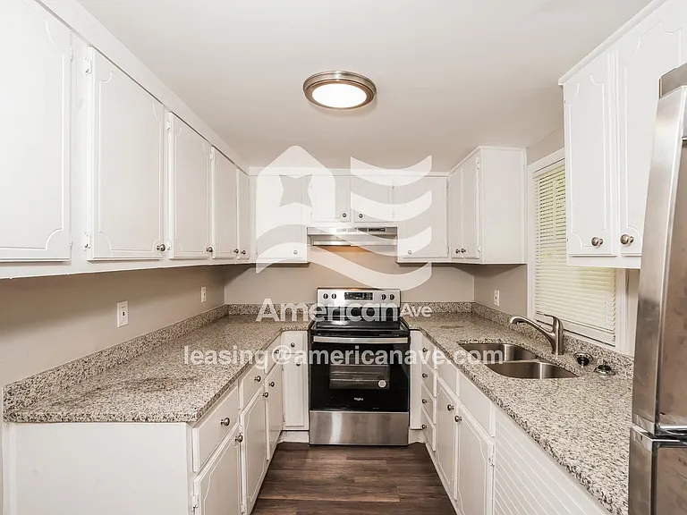 2116165_005_kitchen_6.jpg