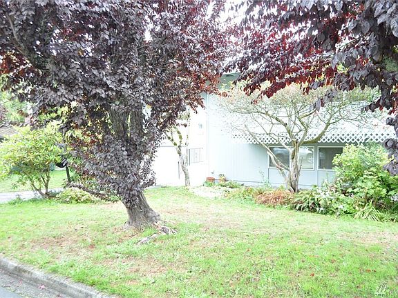 2nd image of 2210 166th Pl NE