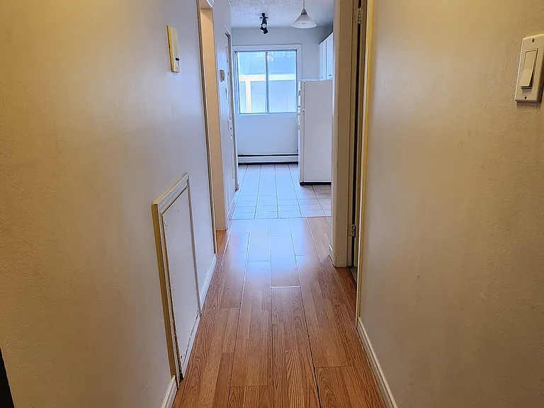 1724 10a St SW #204 — Photo 3