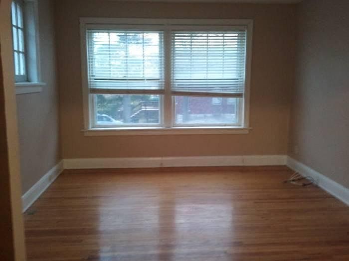 View Dining Room to Livin