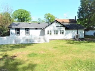 5 Randolph Ave, Hopatcong, NJ 07843