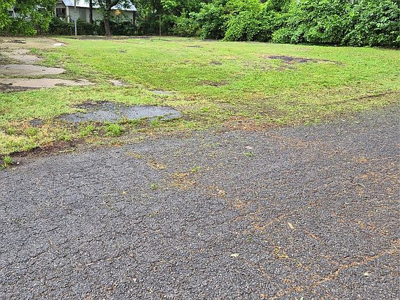 3rd image of 517 W Rankin Ave