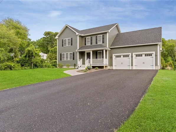 2 Bill Sweet Dr, Narragansett, RI 02882