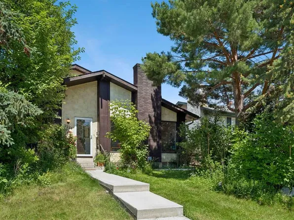 2524 N 106th Ave SW, Calgary, AB T2W 2H9
