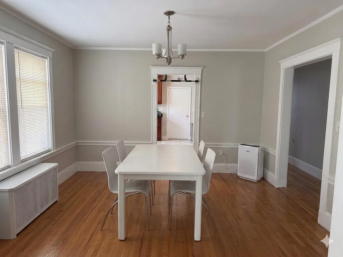 3 bed, 1400 sqft, $3,300 — Photo 3