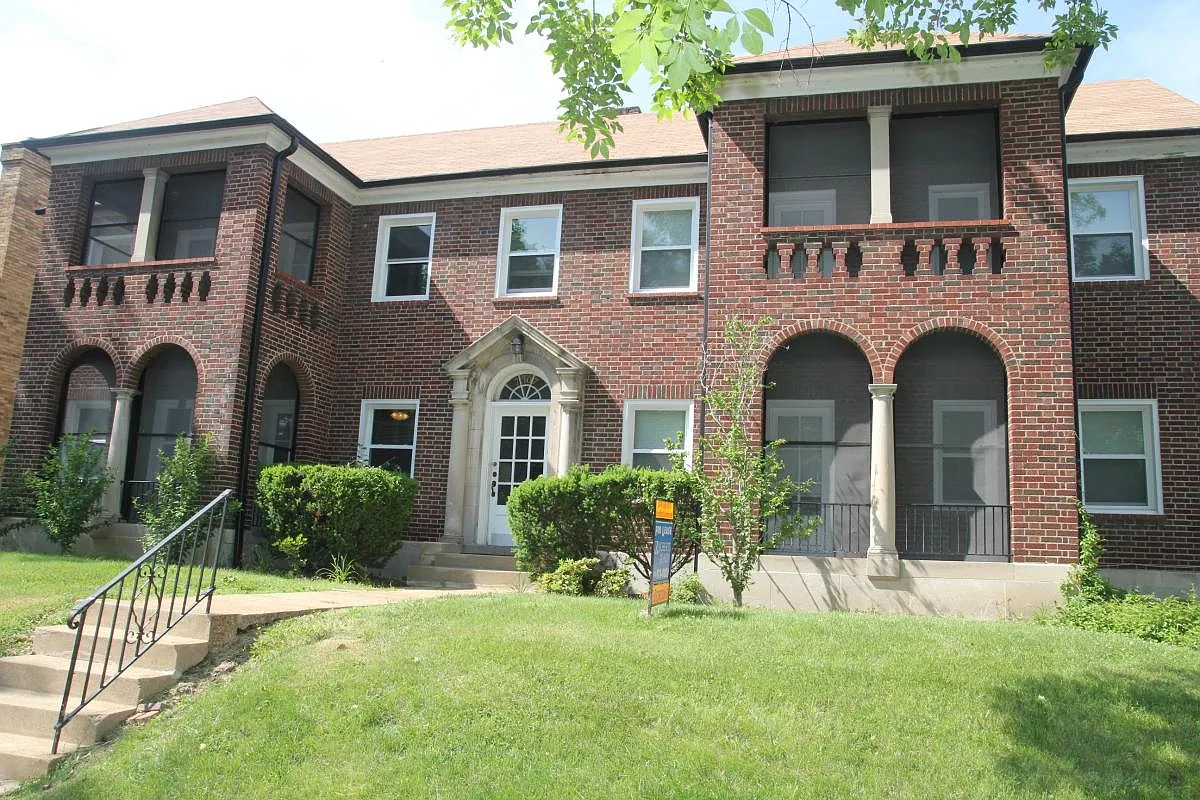2 bed, 1.5 bath, 1450 sqft, $1,795 — Photo 1