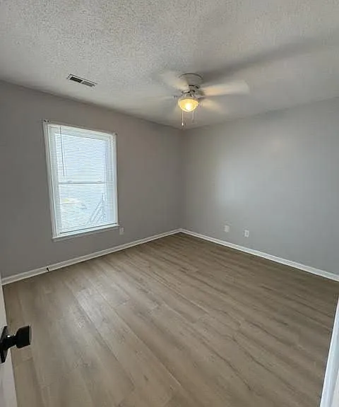 129 W Victoria Ct #E — Photo 9