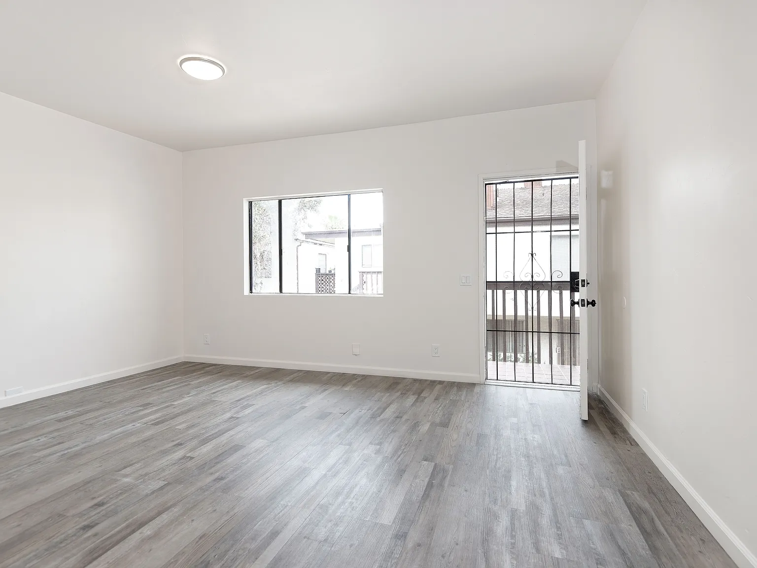 2 bed, 900 sqft, $2,495 — Photo 2