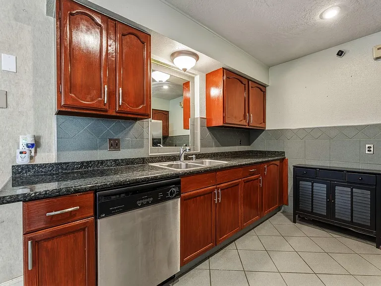 5211 Court Rd — Photo 9