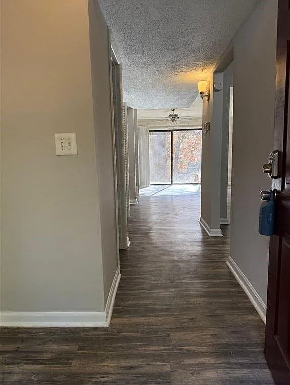 2 bed, 1.5 bath, 1190 sqft, $1,699 — Photo 2