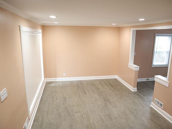 3rd image of 82 Nassau St