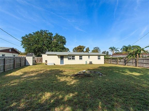 3rd image of 1207 Park Manor Dr