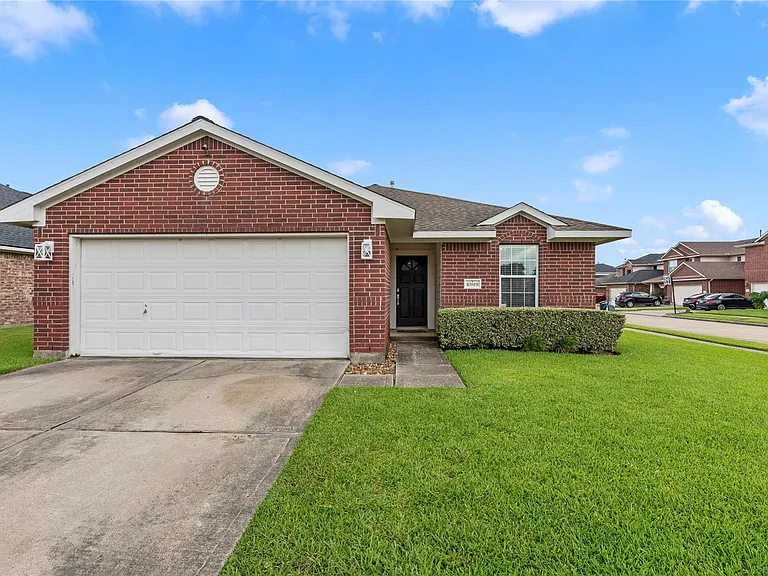 10819 Redwood Dr — Photo 1