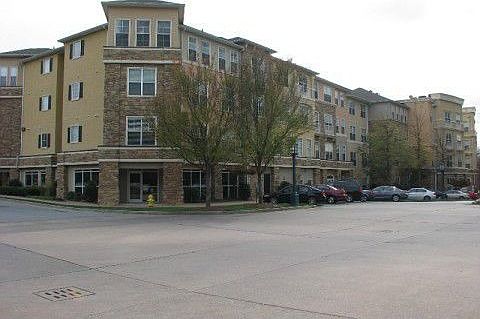 Villa Sonoma From Street