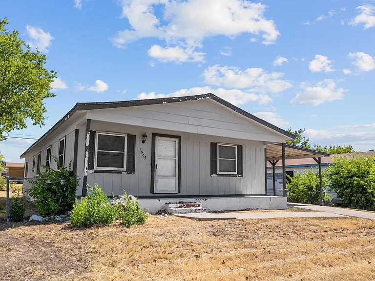 1505 Elyse Dr — Photo 2
