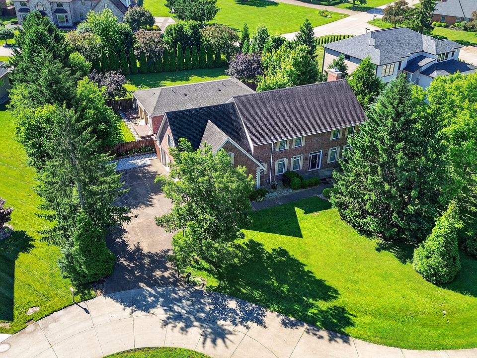 1st image of 574 Grayburn Ct