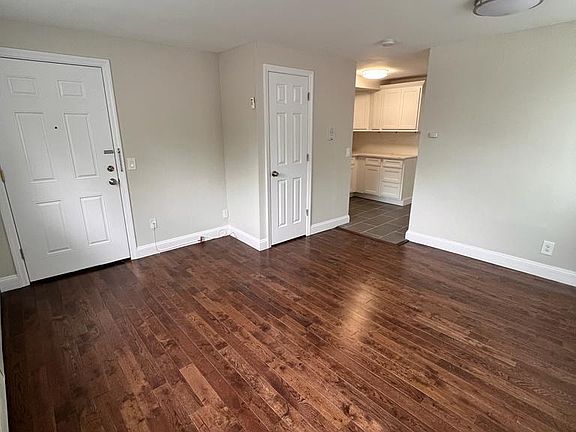 4th image of 275 Grand Ave APT 2