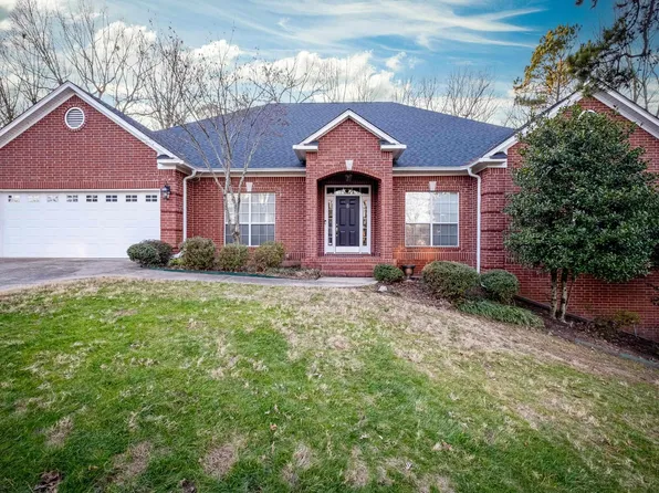 8 Carriage Creek Dr, Little Rock, AR 72211