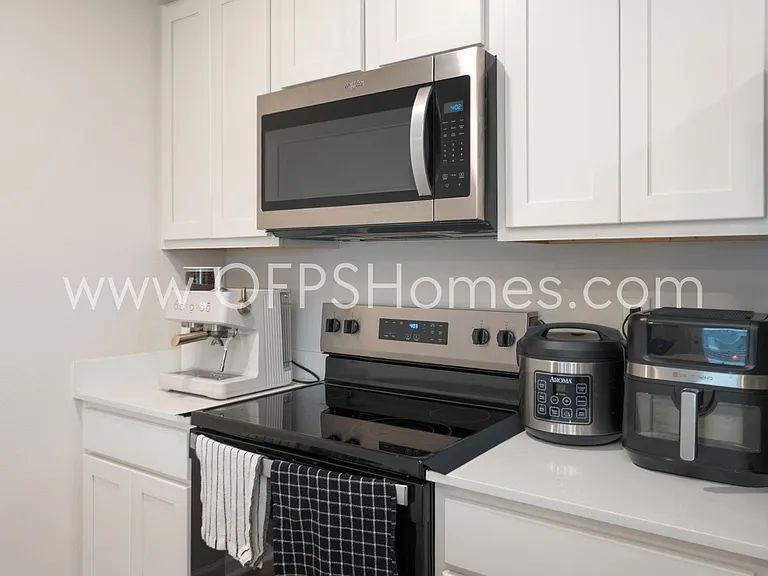 4623 Naval Ct — Photo 10