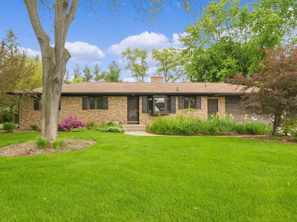 1857 Bluehill Dr NE, Grand Rapids, MI 49525