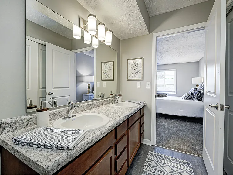 Ivy Knoll Apartments — Photo 26