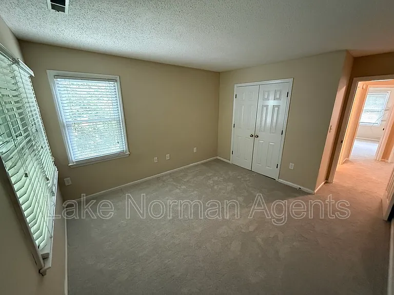 9423 Fairmead Dr — Photo 21