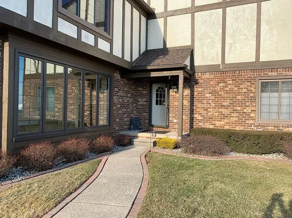 102 Lac Ste Claire Dr, Saint Clair Shores, MI 48082