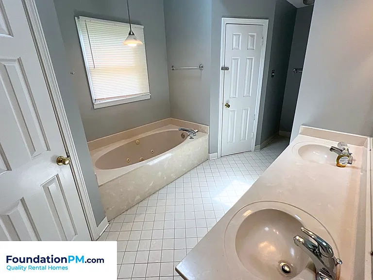 8215 Timber Creek Dr — Photo 20