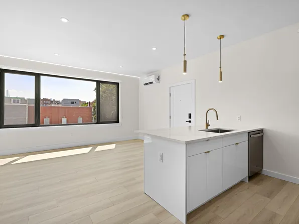 4525 Bergenwood Avenue image 52 of 74