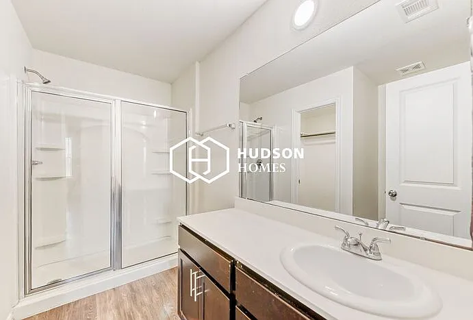 2722 Stallings Dr — Photo 10