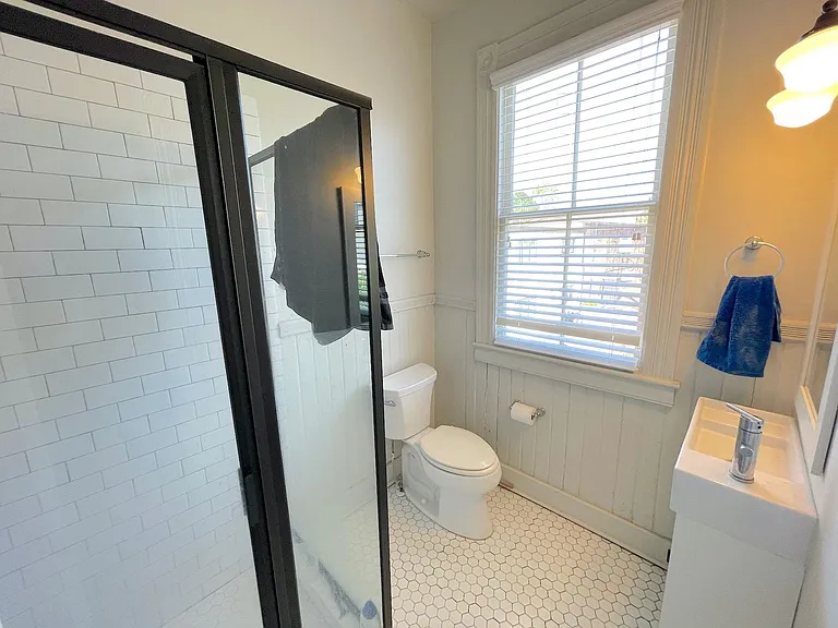 610 E Henry St — Photo 9