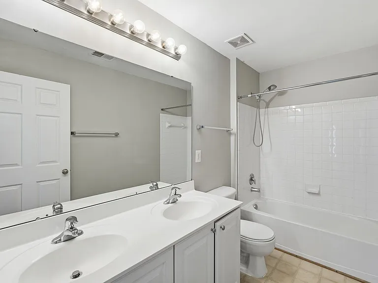 6008 Preswell Ct — Photo 15