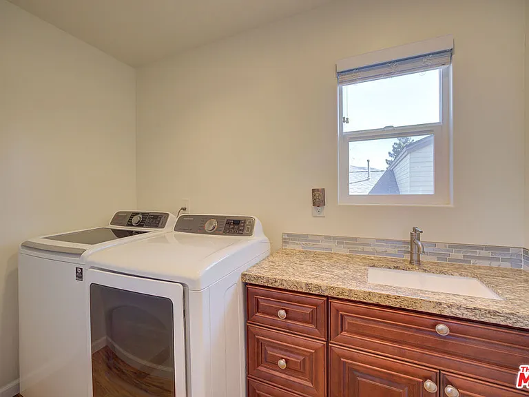 585 Branch St — Photo 18